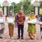 Pemkab Lamongan Perluas Kesetaraan Gender di Hari Ibu Sumber : Penghargaan perempuan di Lamongan saat Peringati Hari Ibu (Foto: Eko Sudjarwo/detikJatim) selengkapnya https://www.detik.com/jatim/berita/d-7699963/penegasan-pemkab-lamongan-perluas-kesetaraan-gender-di-hari-ibu.