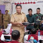 Foto : pembagian makan gratis