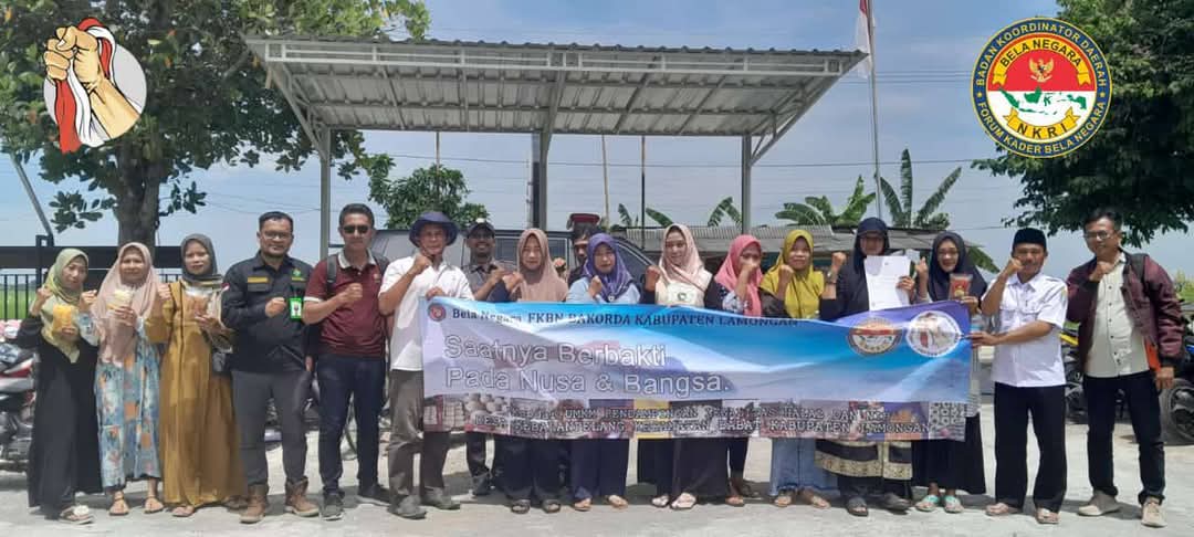 Foto : Kepala Desa Kebalanpelang, Mustofa, bersama perwakilan FKBN Bakorda Kabupaten Lamongan