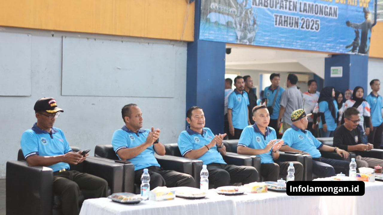 Peserta LKBB menampilkan formasi baris-berbaris di GOR Sport Center Lamongan, disaksikan langsung oleh Bupati dan Kapolres Lamongan