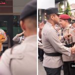 Kompol M. Lazib menerima kenaikan pangkat pengabdian dalam upacara di Mapolres Lamongan.