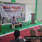 Nur Rozuqi memberikan pelatihan leadership jurnalistik kepada santri dan pemuda Mojokerto dan Lamongan di Gedung MWC NU Mojokerto, 15 Juni 2025.