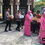Foto : Polsek Sekaran Salurkan Bantuan Sosial di Desa Bulutengger
