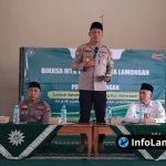 Foto : AKP Turkhan Badri menyampaikan materi sosialisasi kepada para santri Pondok Al Mizan Lamongan dalam rangka pencegahan kenakalan remaja dan penyalahgunaan narkoba.