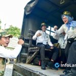 Foto : Bupati Lamongan Yuhronur Efendi melepas keberangkatan peserta retret Pemkab Lamongan 2025 di halaman Gedung Pemkab.