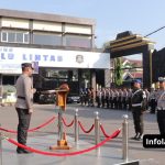 Foto : Kapolres Lamongan AKBP Agus Dwi Suryanto memimpin Apel Gelar Pasukan Operasi Patuh Semeru 2025 di halaman Mapolres Lamongan