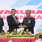 Kapolres Lamongan AKBP Agus Dwi Suryanto memotong tumpeng bersama Bupati Lamongan saat Tasyakuran Hari Bhayangkara ke-79 di Pendopo Lokatantra Foto : Kapolres Lamongan AKBP Agus Dwi Suryanto memotong tumpeng bersama Bupati Lamongan saat Tasyakuran Hari Bhayangkara ke-79 di Pendopo Lokatantra