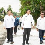 Foto : Bupati Lamongan Yuhronur Efendi meninjau progres pembangunan jalan di ruas Made-Plembon, Plembon-Sugio, dan Menengai-Wates.