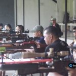 Foto : Peserta Latihan Bersama Menembak 2025 SSC sedang membidik sasaran di Lapangan Menembak Kodam Surabaya.