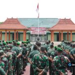 Foto : Seluruh prajurit dan PNS Kodim 0812 Lamongan menyimak dengan serius arahan Dandim mengenai bahaya pinjaman online.