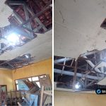 Foto : Tampak dekat plafon ruang kelas SDN 1 Sugio yang sudah roboh dan menganga, memperlihatkan rangka atap di atasnya.