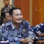 Foto : Bupati Lamongan Yuhronur Efendi (Pak Yes) mempresentasikan inovasi Posyandu Kucing di layar daring dari Command Center Pemkab Lamongan.