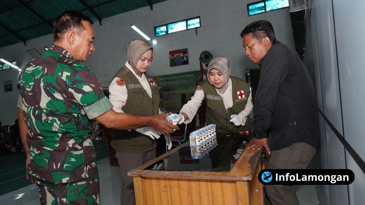 Foto : Dandim 0812 Lamongan, Letkol Inf Deni Suryo Anggo Digdo, memberikan pengarahan tentang bahaya narkoba di hadapan seluruh Perwira Staf, Danramil, dan anggota di Aula Kadet Suwoko.