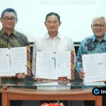 Foto bersama Bupati Yuhronur Efendi, jajaran Perumda AM Lamongan, dan tim PT Moya Indonesia usai penandatanganan kerjasama.