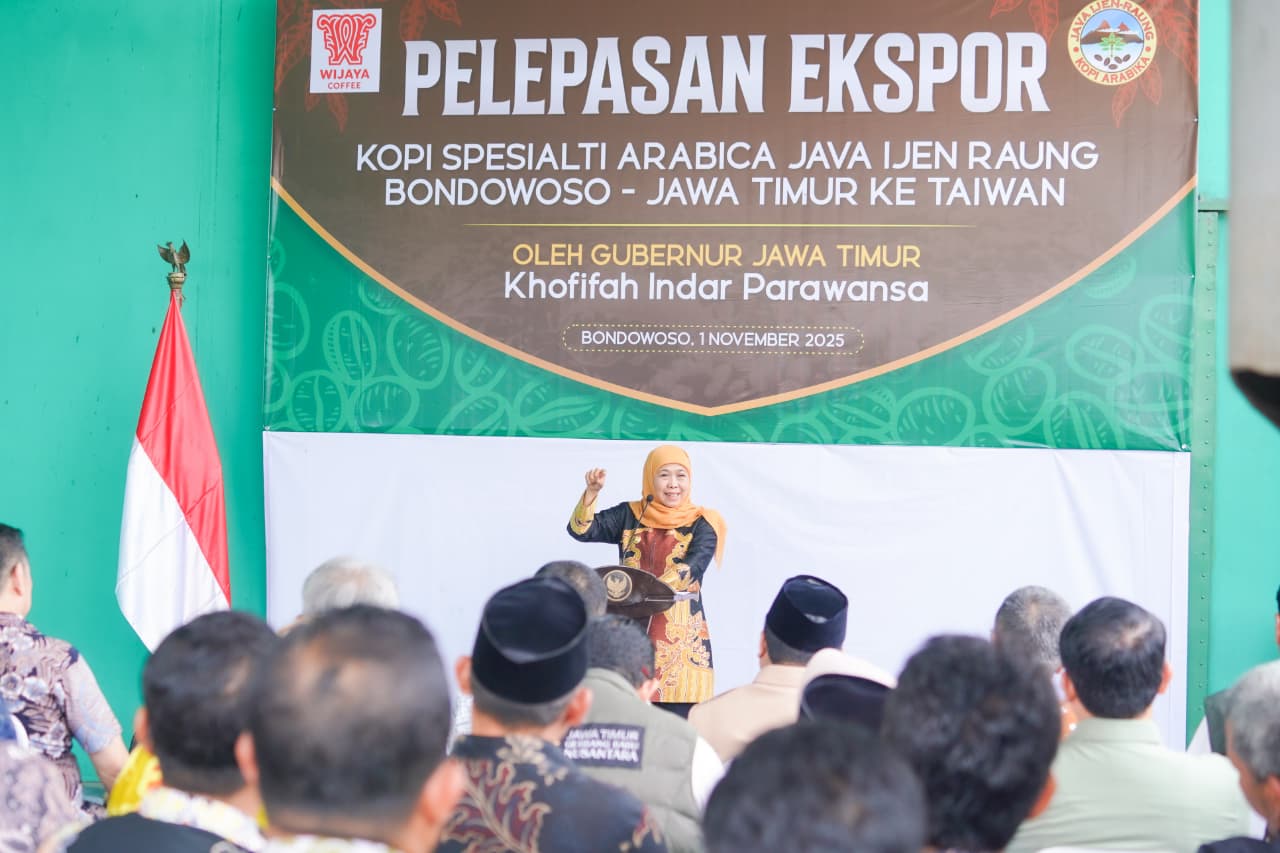 Foto : Gubernur Jatim Khofifah Indar Parawansa melepas ekspor kopi Java Ijen Raung di Desa Rejoagung, Bondowoso