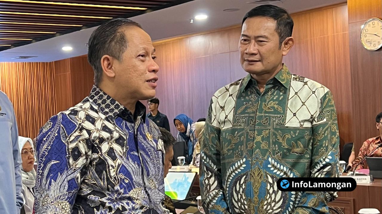 Foto : Bupati Lamongan Yuhronur Efendi (Pak Yes) sedang berbicara dalam rapat koordinasi pengelolaan sampah di Jakarta.