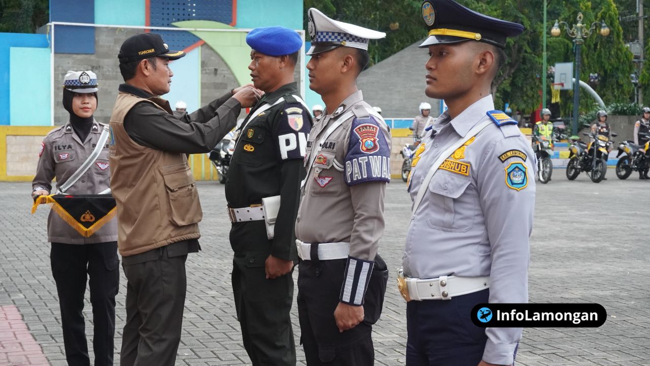 Foto : Bupati Lamongan Yuhronur Efendi danTNI-Polri-Pemda Lamongan Siaga Pengamanan Nataru