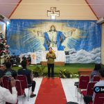 Foto : Bupati Lamongan Yuhronur Efendi sedang berbicara dengan pengurus & jemaat.