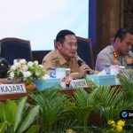 Foto : Bupati Lamongan Yuhronur Efendi memimpin rapat dengan Kapolres, Dandim, dan kepala dinas terkait di Pendopo Lokatantra.