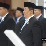 Foto : resmi Brigjen Pol. Drs. Budi Sajidin, M.Si. mengenakan seragam lengkap Jabatan Polri, dengan latar belakang logo Badan Narkotika Nasional (BNN).