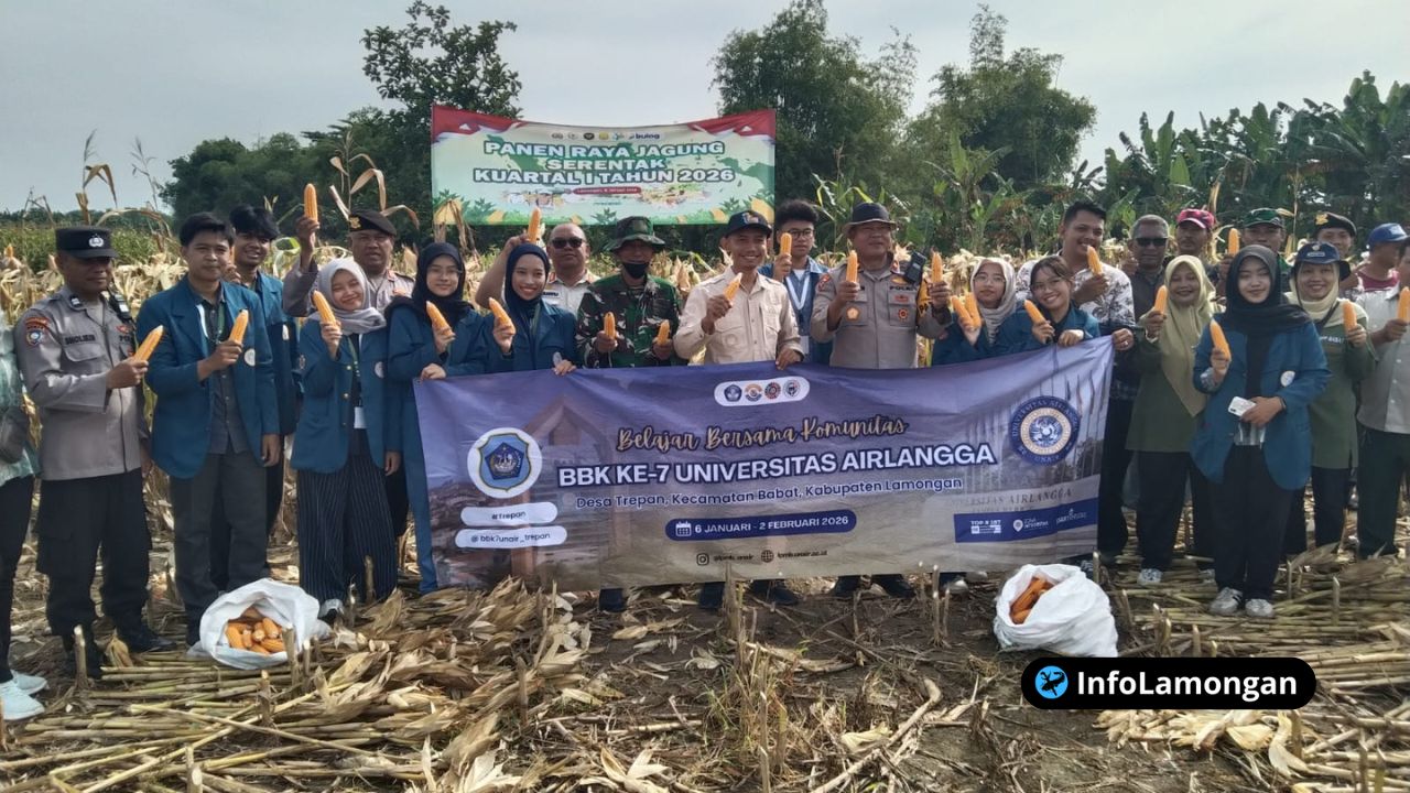 Foto : Batuud Koramil Peltu Akram dan mahasiswa KKN Unair bersama petani
