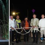 Foto : Bupati Yuhronur Efendi menekan tombol atau memberi tanda untuk menyalakan Air Mancur Menari di Kawasan Gajah Mada.