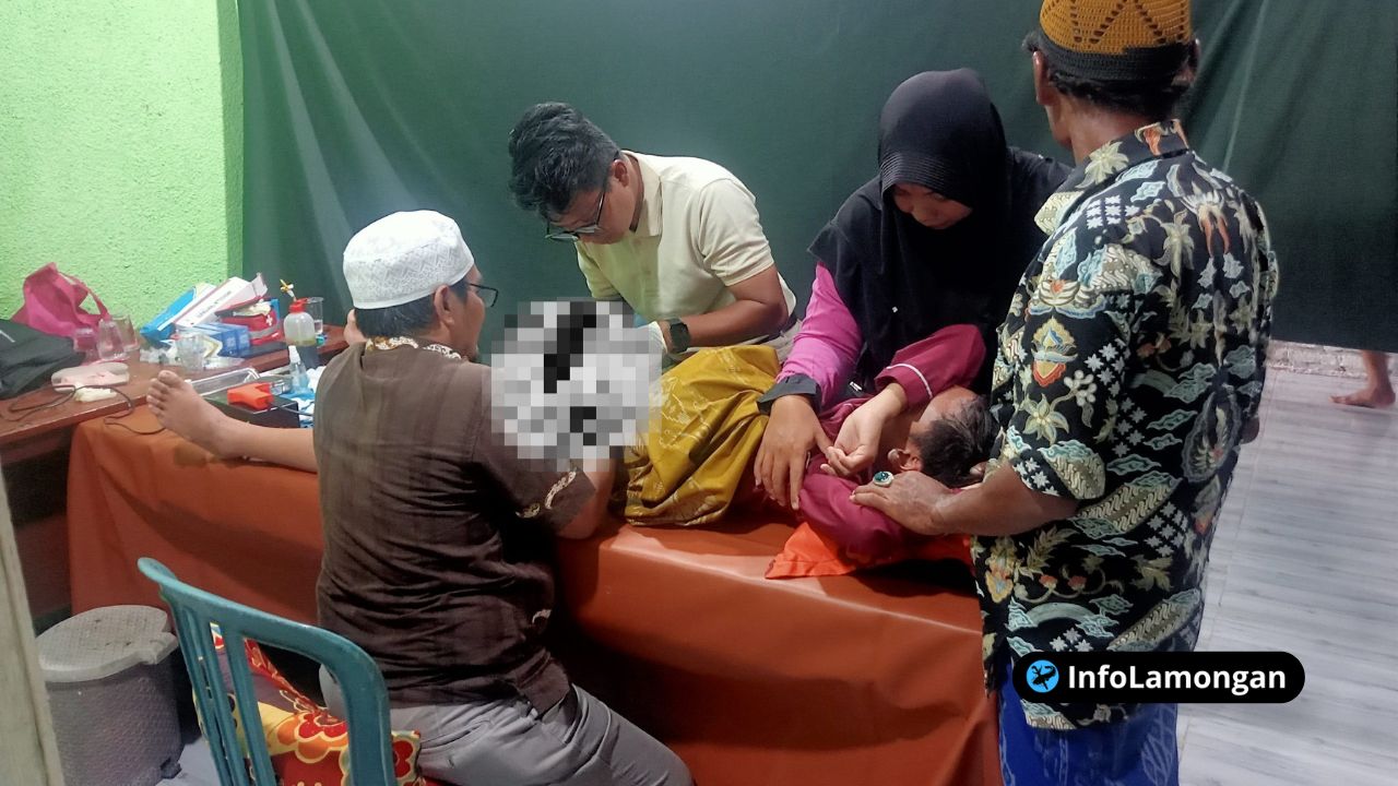 Foto : Momen salah satu anak sedang didampingi tenaga medis atau orang tua sebelumsesudah proses khitan di ruang yang telah disediakan.
