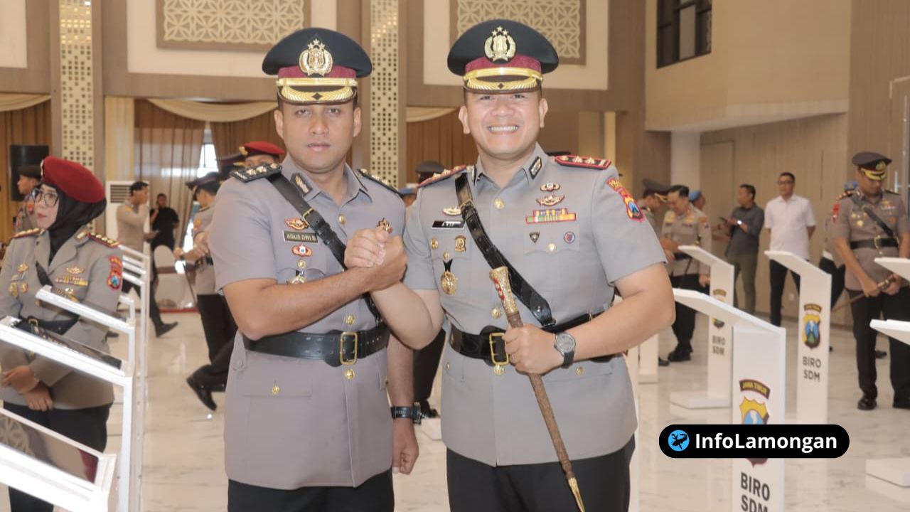 Foto : Mutasi Rutin Polri AKBP Agus Dwi Suryanto Serahkan Tongkat Komando Polres Lamongan kepada AKBP Arif Fazlurrahman