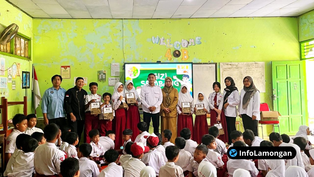 Foto : bersama antara tim SPPG Pucung, guru, dan perwakilan siswa usai acara dengan backdrop spanduk kegiatan.