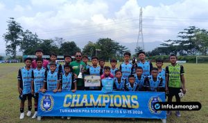 Skuad Narayana berfoto bersama dengan piala juara tiga usai pertandingan. Foto : Skuad Narayana berfoto bersama dengan piala juara tiga usai pertandingan.