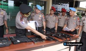 Foto : Dokumentasi Penyalahgunaan Senpi, Sipropam Polres Lamongan gelar Pengecekan Senjata Dinas Anggota