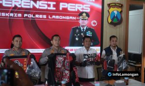 Foto : Konfrensi Pers Polres Lamongan Bongkar Pengeroyokan Brutal di Bulu 13 Pemuda Diamankan, 9 Tersangka, 2 Diantaranya Masih Anak-Anak